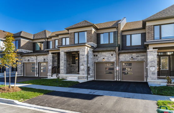 12 Durham Avenue, Barrie, ON
